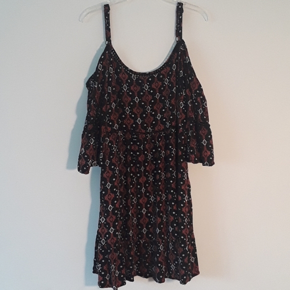 Torrid Multi-Color Geo Print Challis Cold Shoulder - Picture 4 of 6